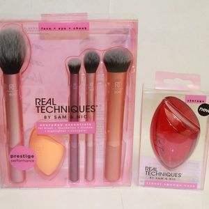 Real Techniques Brush Kit + Travel Sponge Case